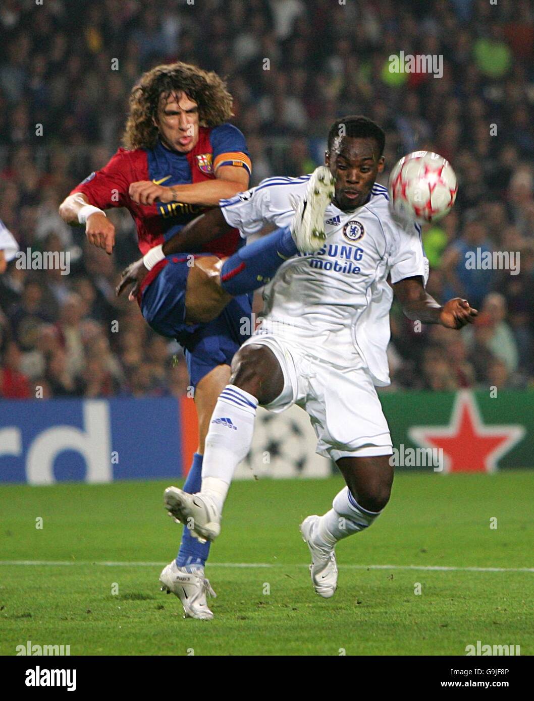 Soccer - UEFA Champions League - Group A - Barcelona v Chelsea - Nou Camp. Chelsea's Michael Essien and Barcelona's Carles Puyol battle for the ball Stock Photo