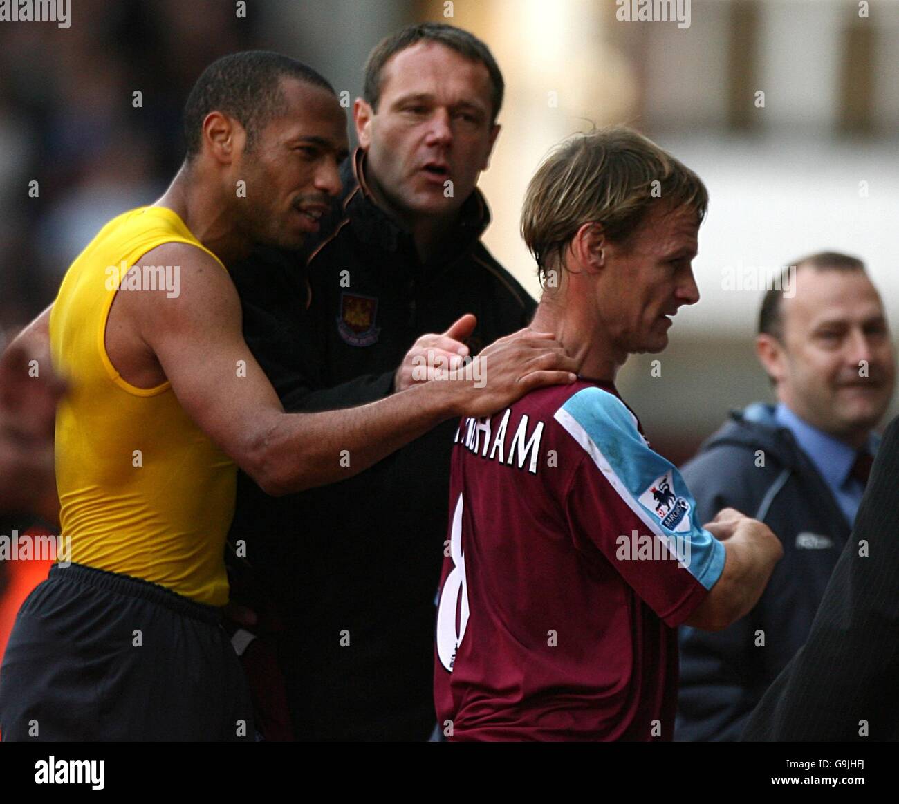 Soccer - FA Barclays Premiership - West Ham United v Arsenal - Upton Park. Arsenal's Thierry Henry and West Ham United's Teddy Sheringham at the final whistle Stock Photo