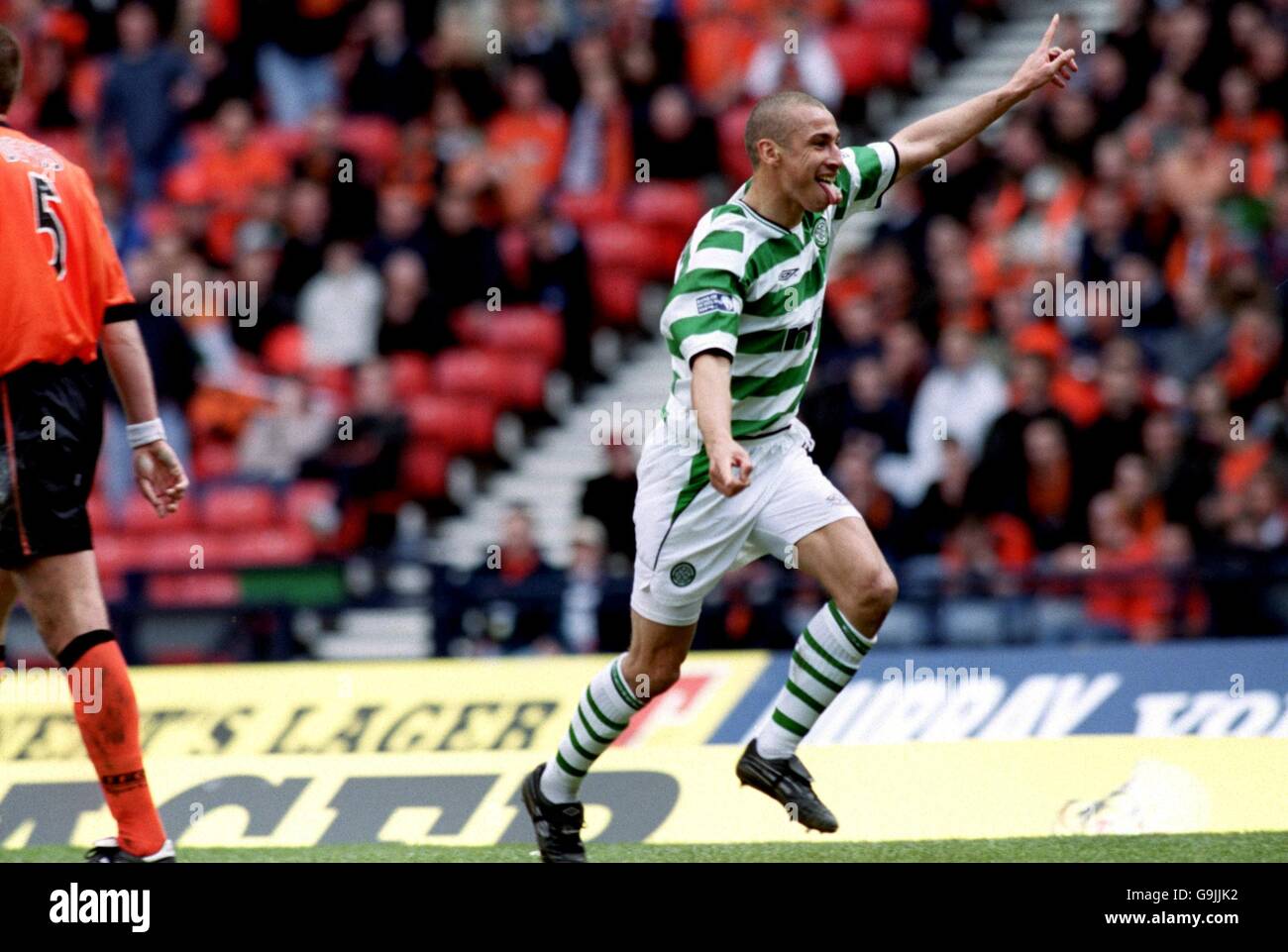 celtics-henrik-larsson-celebrates-scoring-hi-res-stock-photography-and