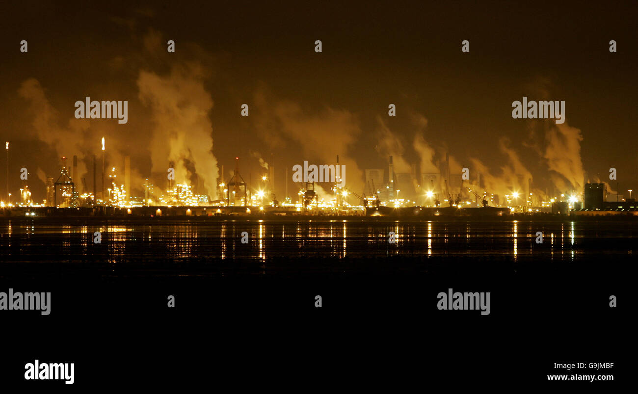 General view of Grangemouth oil refinery Stock Photo