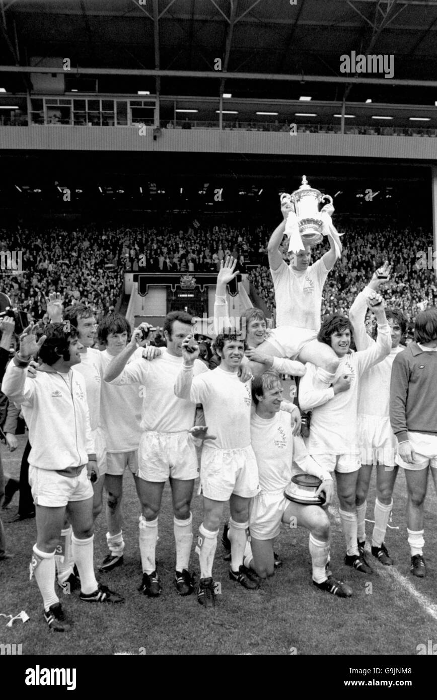 Leeds United celebrate with the trophy after their 1-0 victory: (l-r) Mick Bates, Paul Madeley, Eddie Gray, Paul Reaney, Johnny Giles, Allan Clarke, Jack Charlton, Billy Bremner (with FA Cup), Peter Lorimer, Norman Hunter and David Harvey Stock Photo