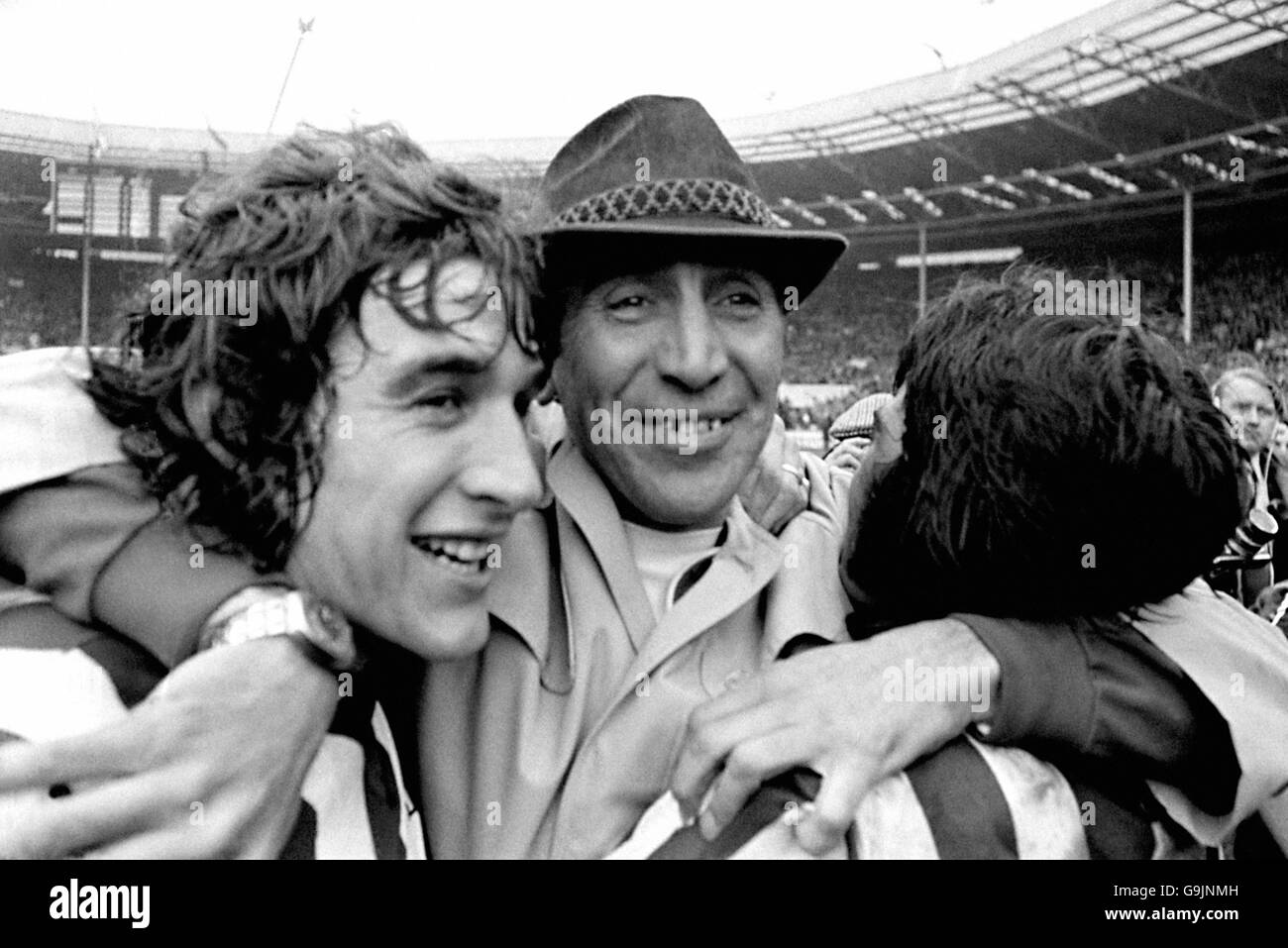 Sunderland manager Bob Stokoe (c) celebrates victory with Vic Halom (l) and Billy Hughes (r) Stock Photo