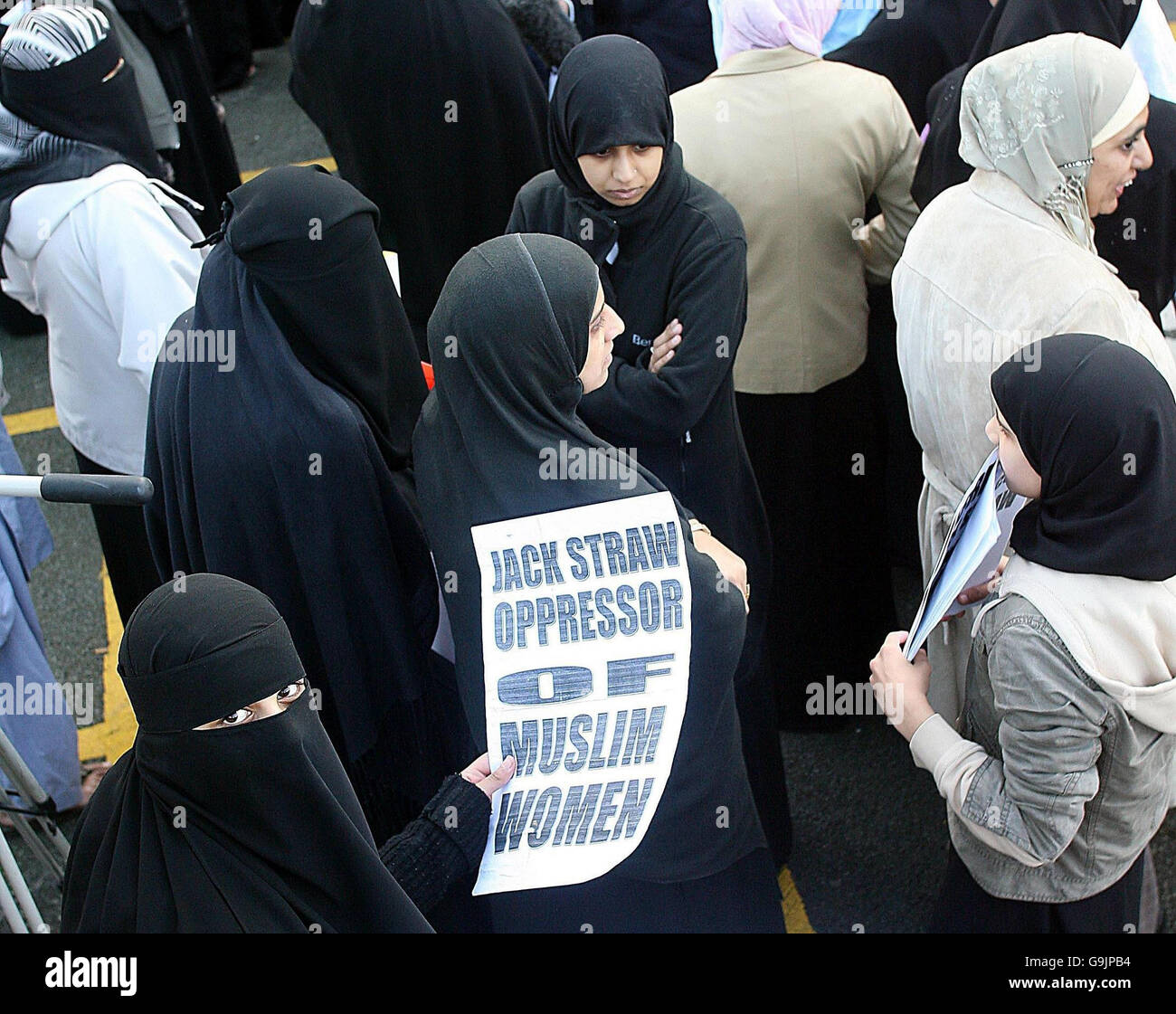 Veiled muslim women in Jack Straw's constituency Stock Photo Alamy
