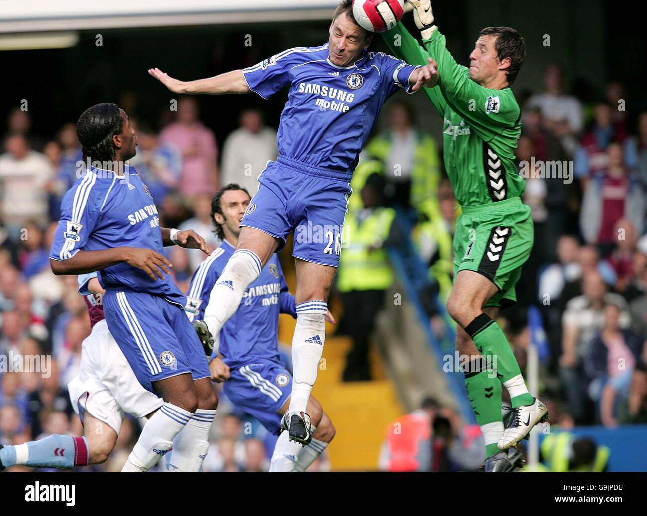 Chelsea's John Terry beats Aston Villa's Thomas Sorensen to the ball to set up Didier Drogba for his goal Stock Photo