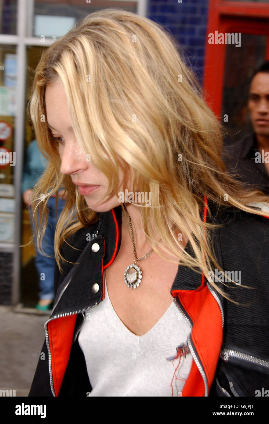 Kate Moss shopping in London Stock Photo - Alamy