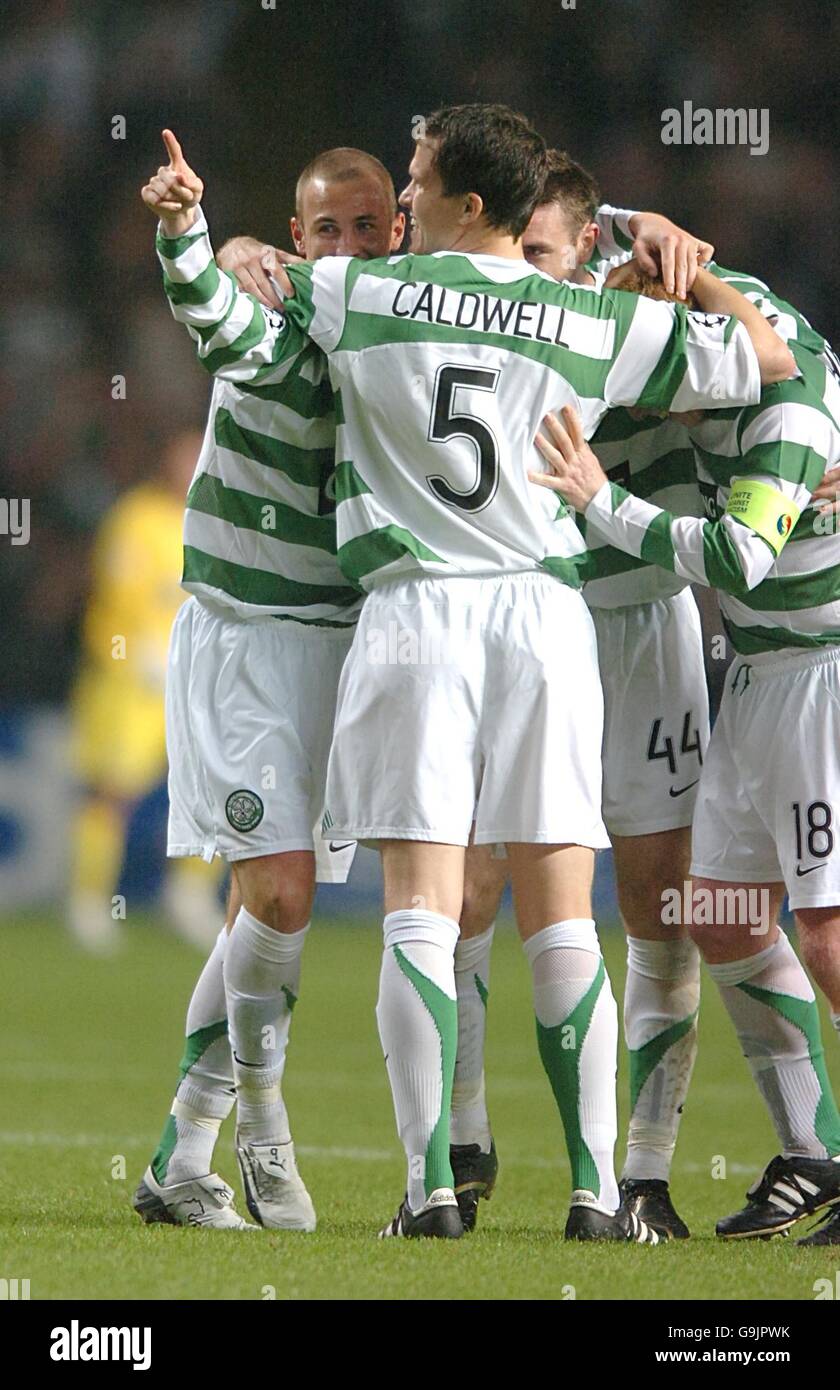 Soccer - UEFA Champions League - Group F - Celtic v Benfica - Celtic Park. Celtic's Kenny Miller celebrates his first goal with team mates (L-R) Gary Caldwell, Stephen McManus and Neil Lennon Stock Photo