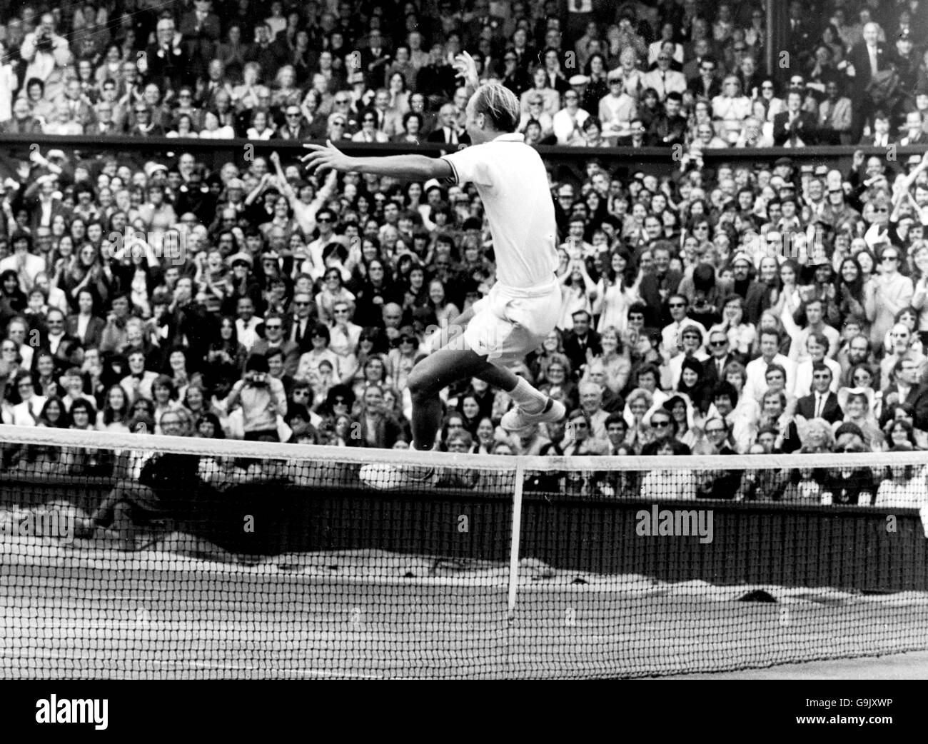 Tennis - Wimbledon Championships - Men's Singles - Final - Stan Smith v Ilie  Nastase Stock Photo - Alamy