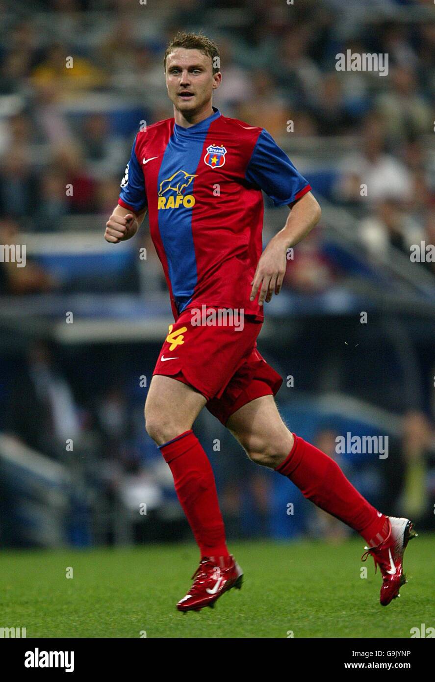 Soccer - UEFA Champions League - Group E - Real Madrid v Steaua Bucuresti -  Santiago Bernabeu. Sorin Paraschiv, Steaua Bucuresti Stock Photo - Alamy