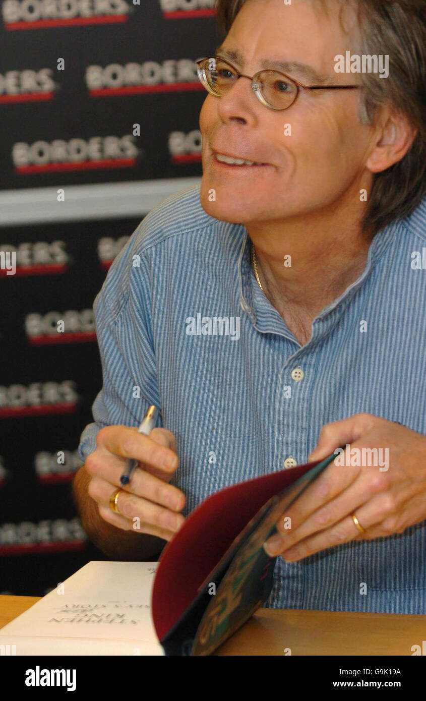 Stephen King Book Signing London Stock Photo Alamy