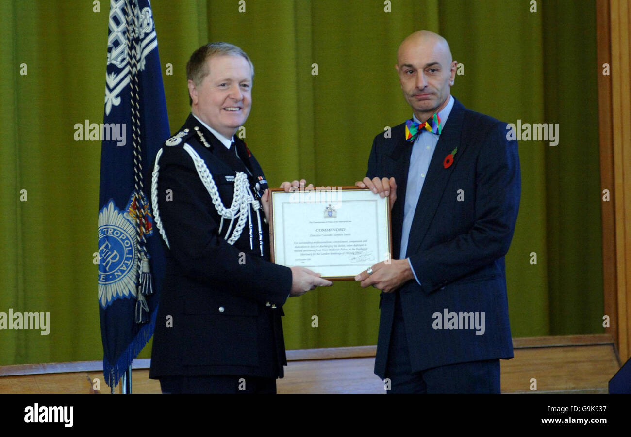 Stephen Smith receives his award from Met Police Commissioner Sir Ian Blair at the Metropolitan Police Service Commissioner Commendation Ceremony held at Peel Centre in Hendon, North London. Stock Photo