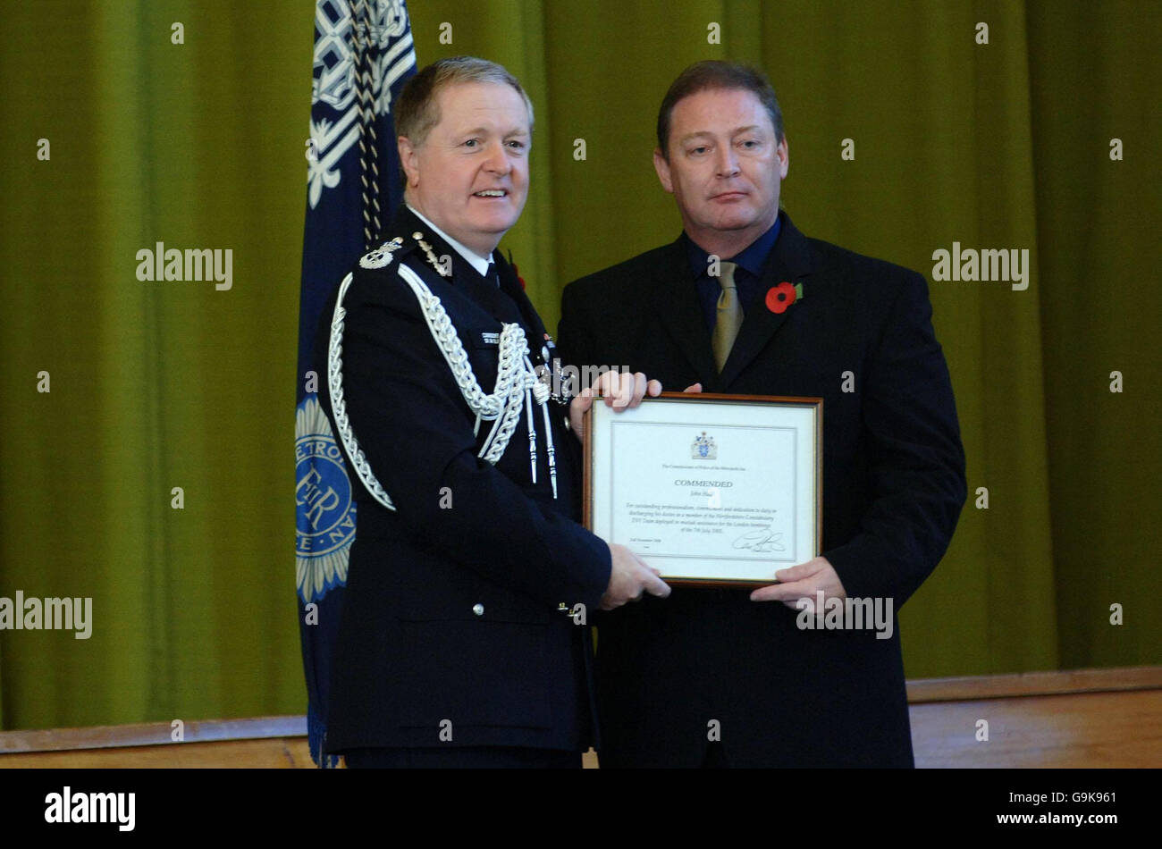 John Hall receives his award from Met Police Commissioner Sir Ian Blair at the Metropolitan Police Service Commissioner Commendation Ceremony held at Peel Centre in Hendon, North London. Stock Photo