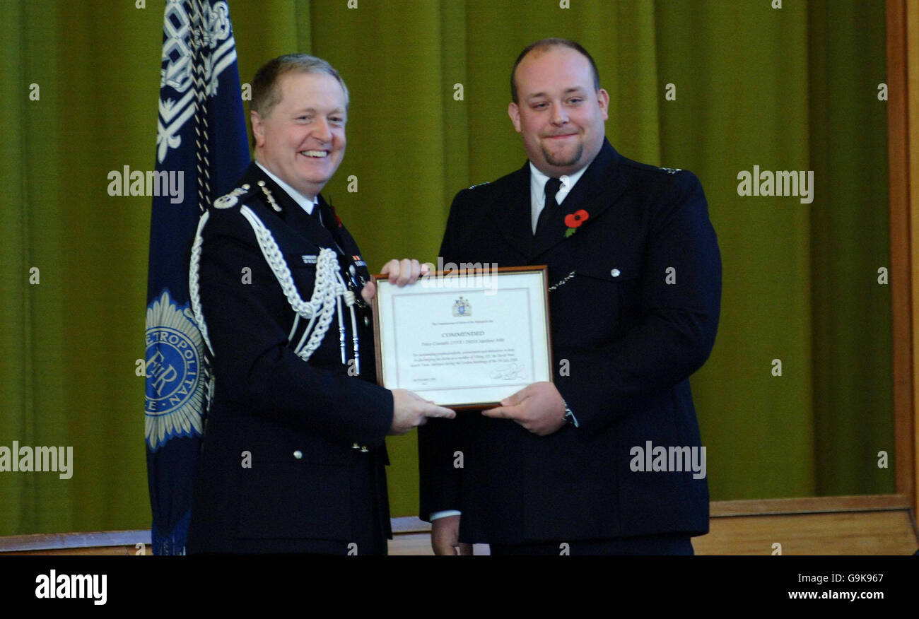 Matthew Arkle receives his award from Met Police Commissioner Sir Ian Blair at the Metropolitan Police Service Commissioner Commendation Ceremony held at Peel Centre in Hendon, North London. Stock Photo