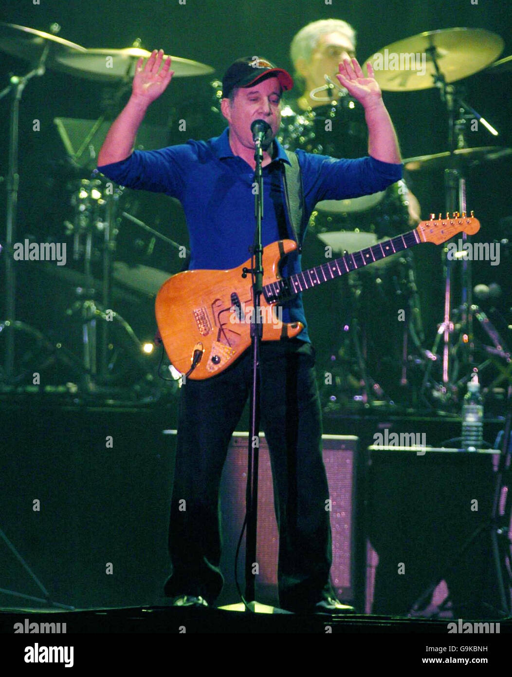 Paul Simon at Wembley Arena Stock Photo Alamy