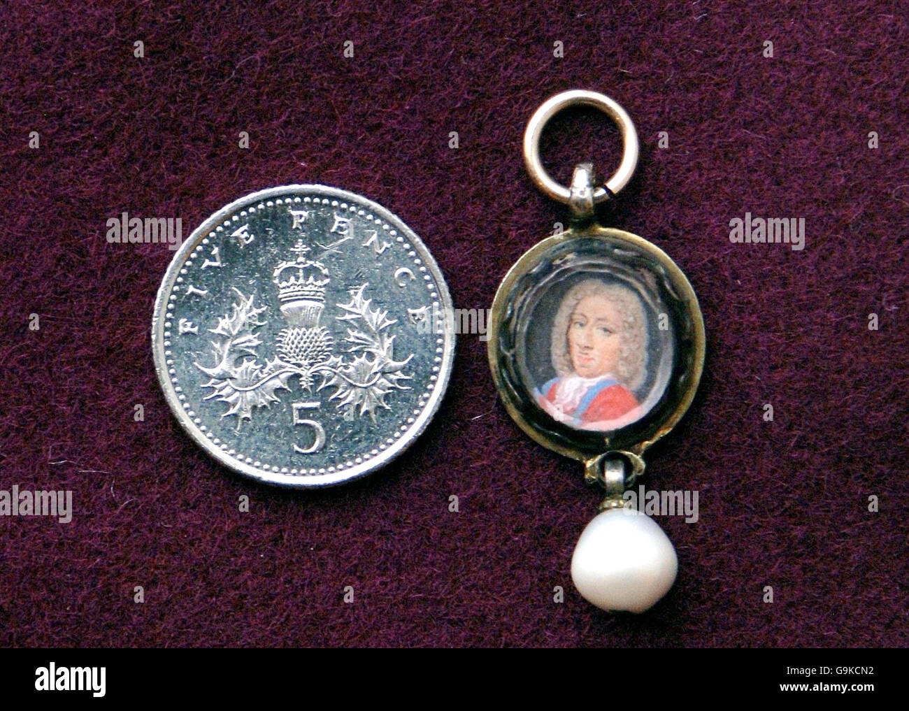 World Portrait Small Preview of smallest minature portrait in the world Stock Photo - Alamy