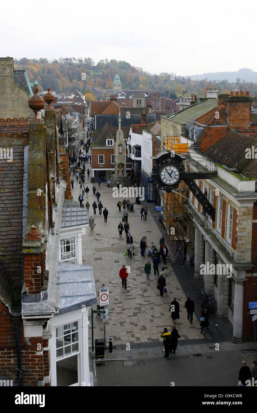 Winchester high street high cross hi-res stock photography and images ...