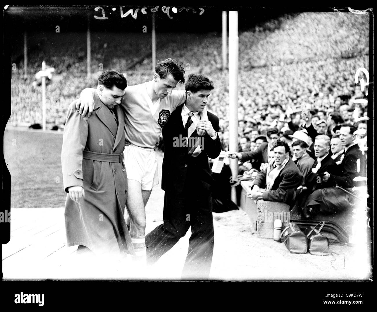 Soccer - FA Cup Final - Newcastle United v Manchester City - Wembley Stadium. Manchester City's Jimmy Meadows (c) is helped off injured after just 18 minutes Stock Photo