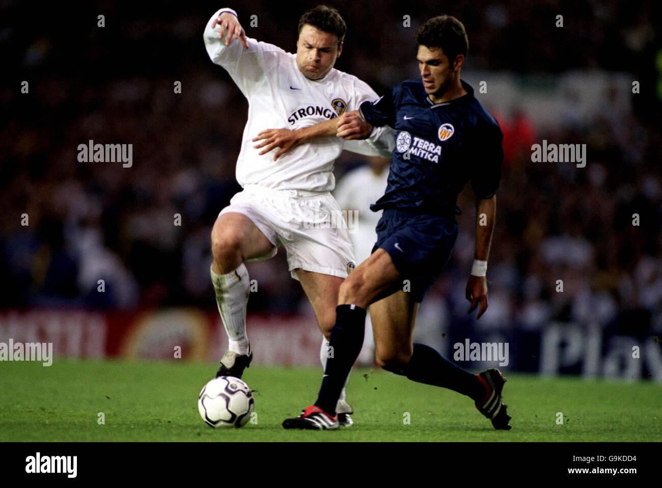 Leeds United's Mark Viduka and Valencia's Mauricio Pellegrino battle for the ball Stock Photo