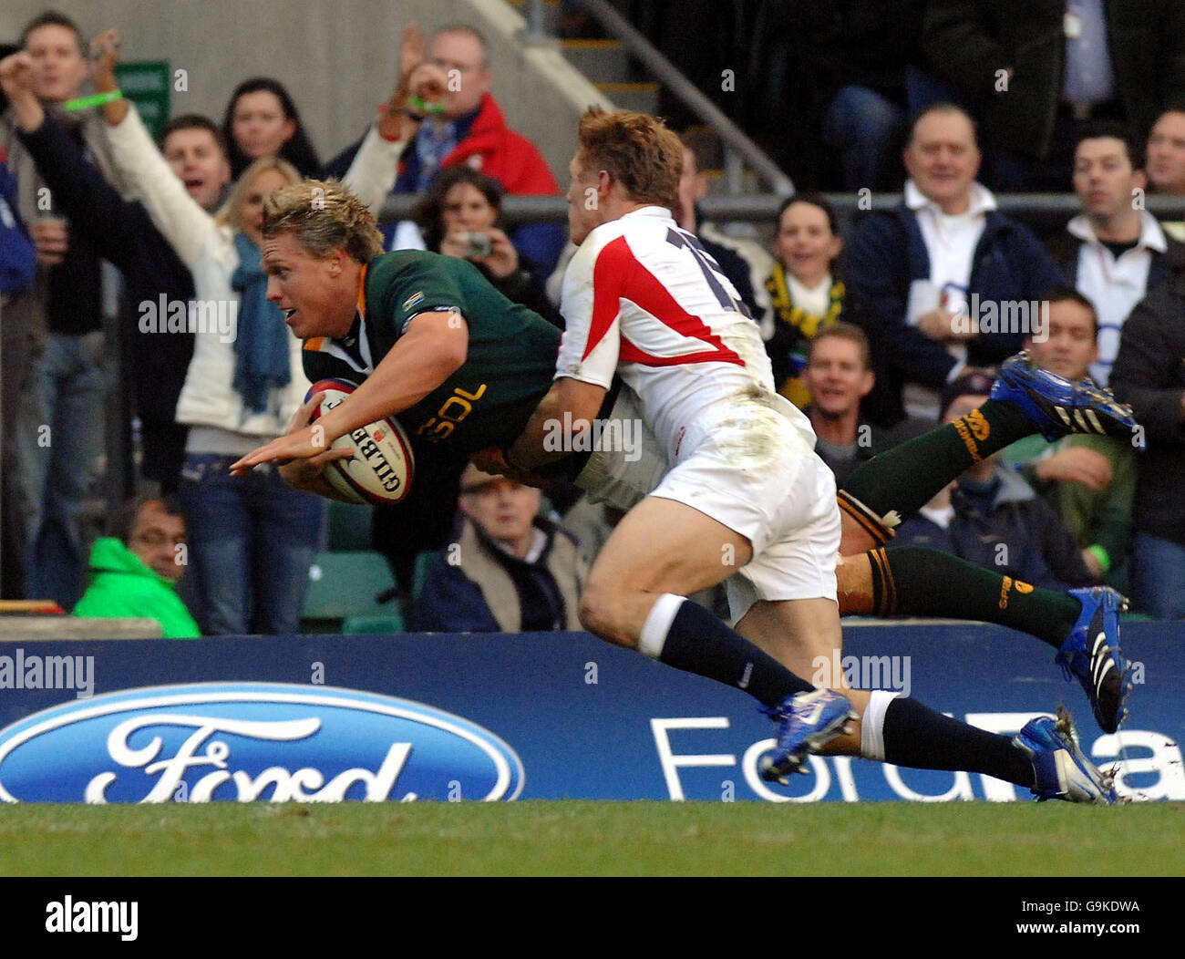 England's Josh Lewsey makes a try saving tackle pushing South Africa's Jean  De Villiers into touch on the corner flag during the International match at  Twickenham, London Stock Photo - Alamy