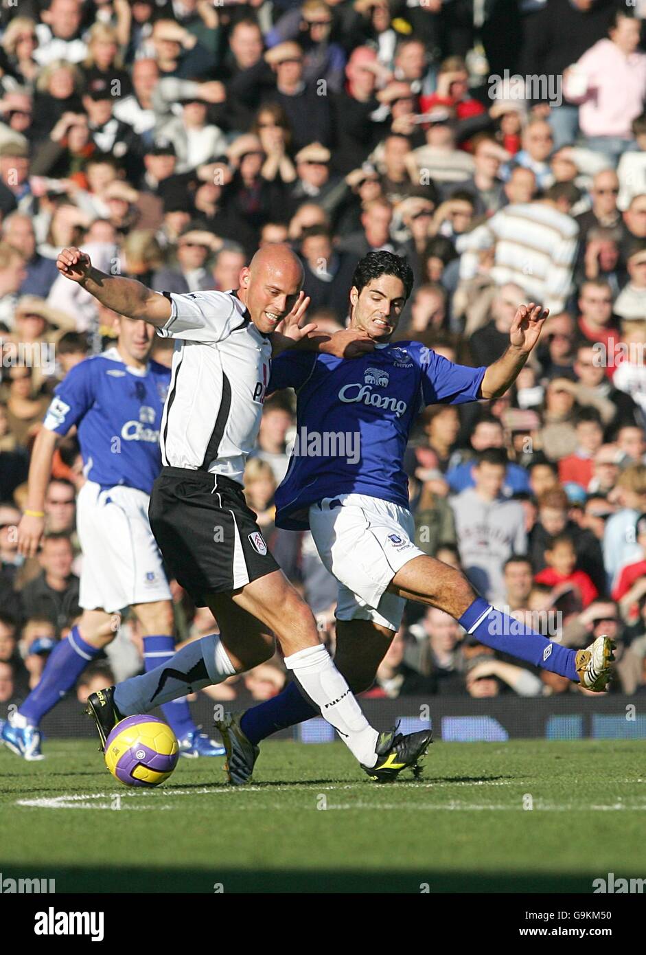 Soccer - FA Barclays Premiership - Fulham v Everton - Craven Cottage. Fulham's Claus Jensen and Everton's Mikel Arteta battle for the ball Stock Photo
