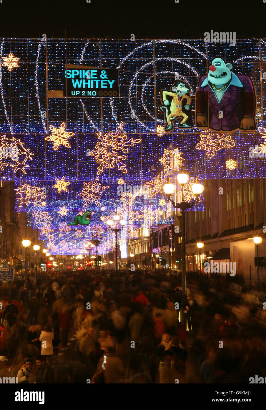 Regent Street Lights turned on Stock Photo Alamy