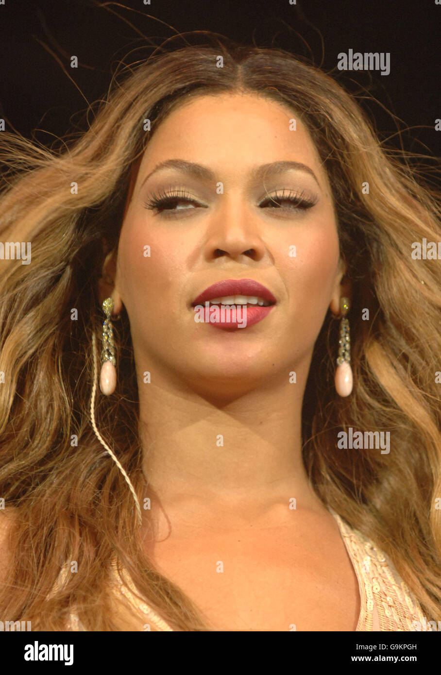 Beyonce at the the bbc radio 1 chart show live hi-res stock photography and  images - Alamy