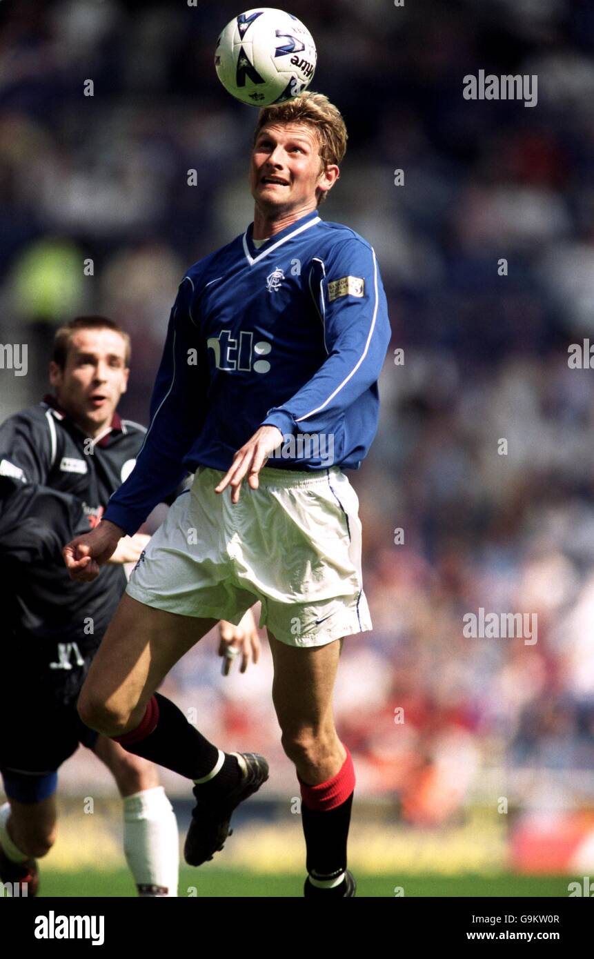Scottish Soccer - Bank Of Scotland Premier League - Rangers v Kilmarnock. Rangers' Tore Andre Flo wins a header against Kilmarnock Stock Photo
