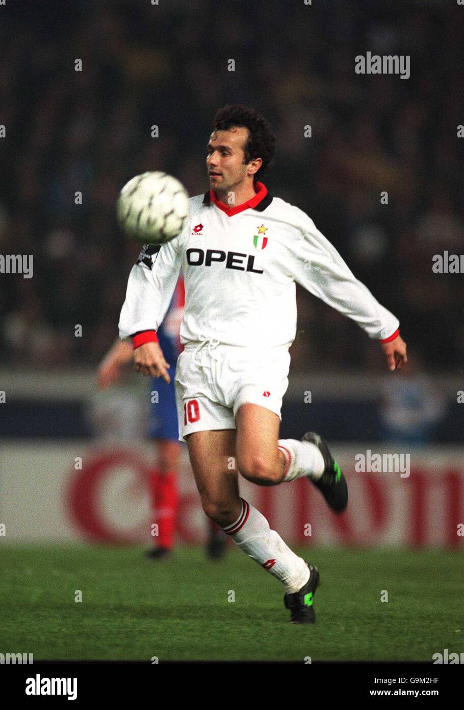 Soccer - UEFA Champions League - Paris Saint Germain v AC Milan. Dejan  Savicevic,AC Milan Stock Photo - Alamy