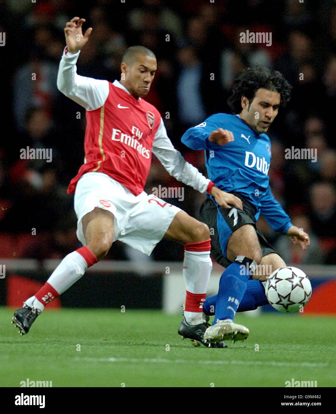 Gael Clichy, Arsenal (l) and Mehdi Mahdavikia, Hamburg battle for the ball  Stock Photo - Alamy