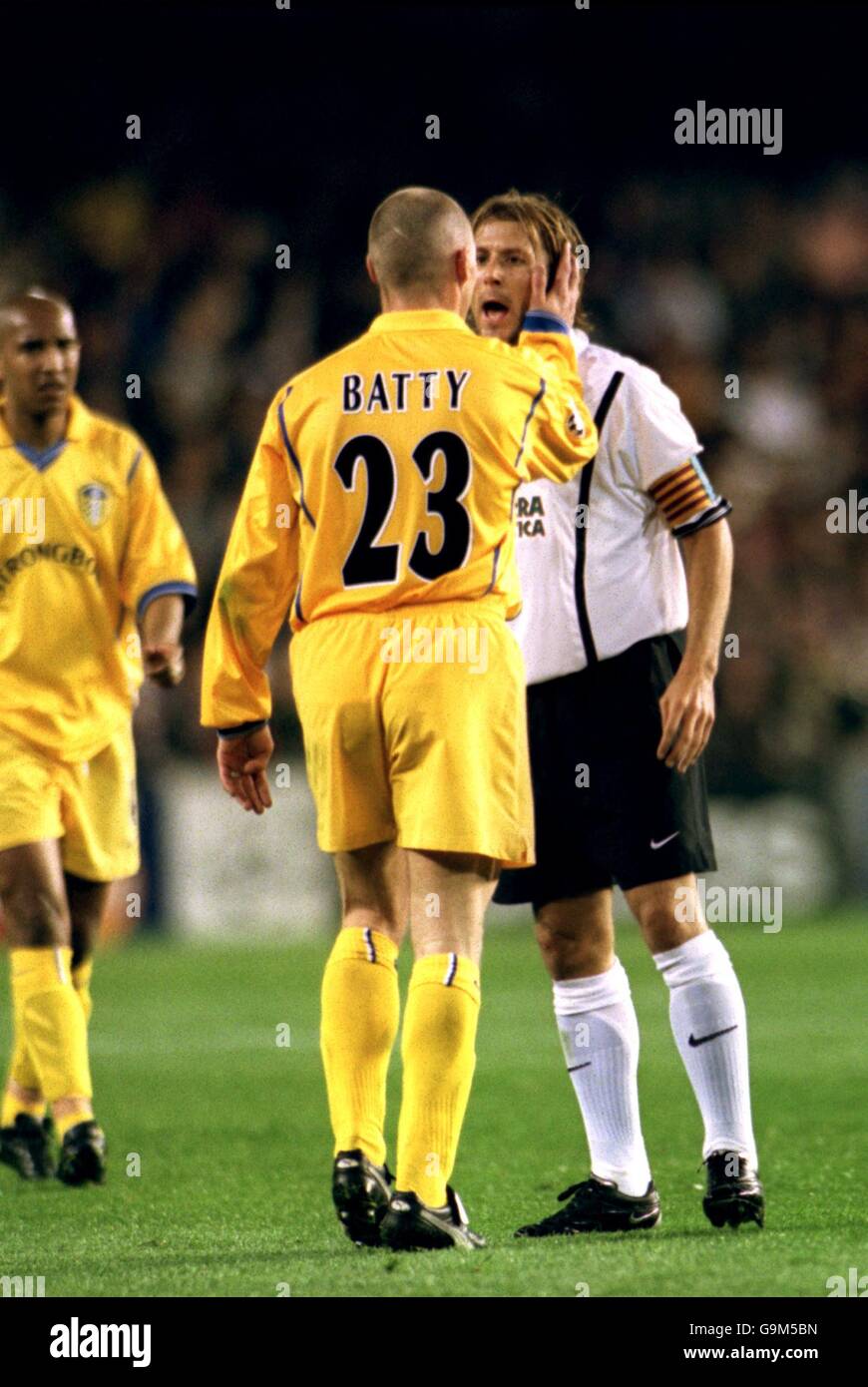 Leeds United's David Batty (l) is confronted by an angry Gaizka Mendieta (r) Stock Photo