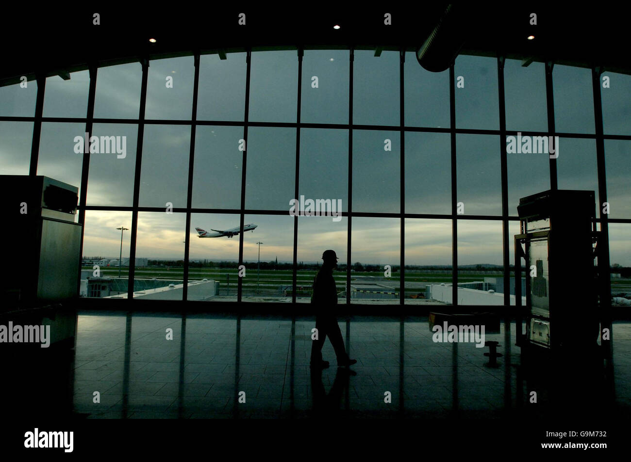 New airport terminal world class gateway to the uk hi-res stock