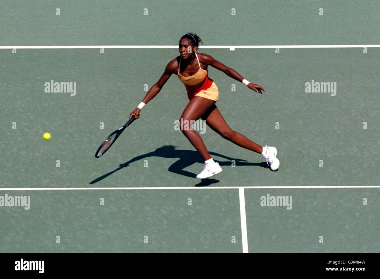 Sydney 2000 Olympics - Tennis - Women's Singles Second Round - Venus Williams v Tamarine Tanasugarn Stock Photo