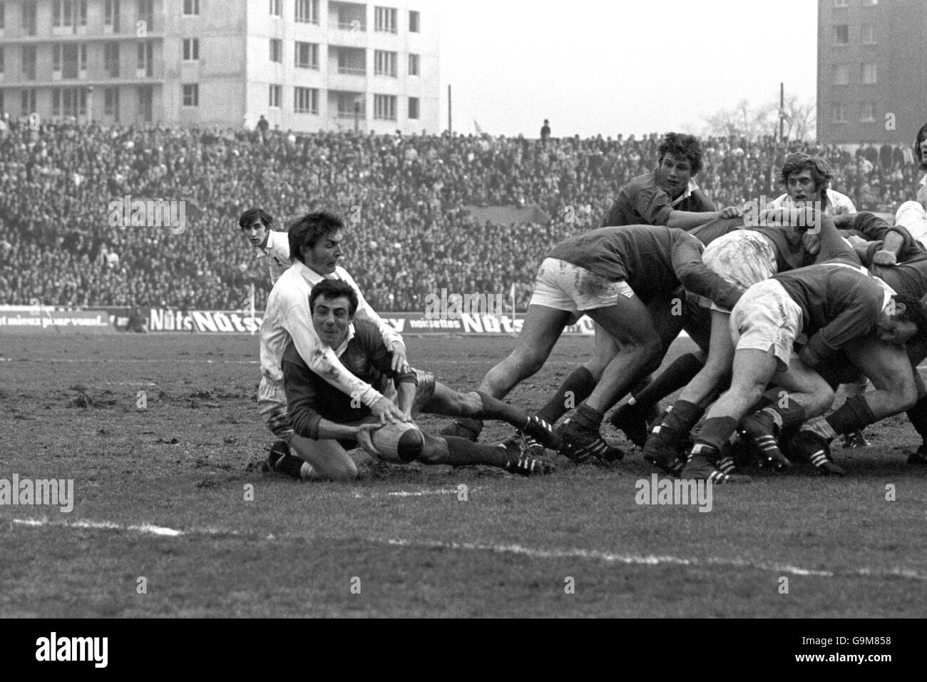Rugby Union - Five Nations Championship - France v England - Stade de Colombes. France's Max Barrau (second l) is caught in possession by his opposite number, England's Lionel Weston (l) Stock Photo