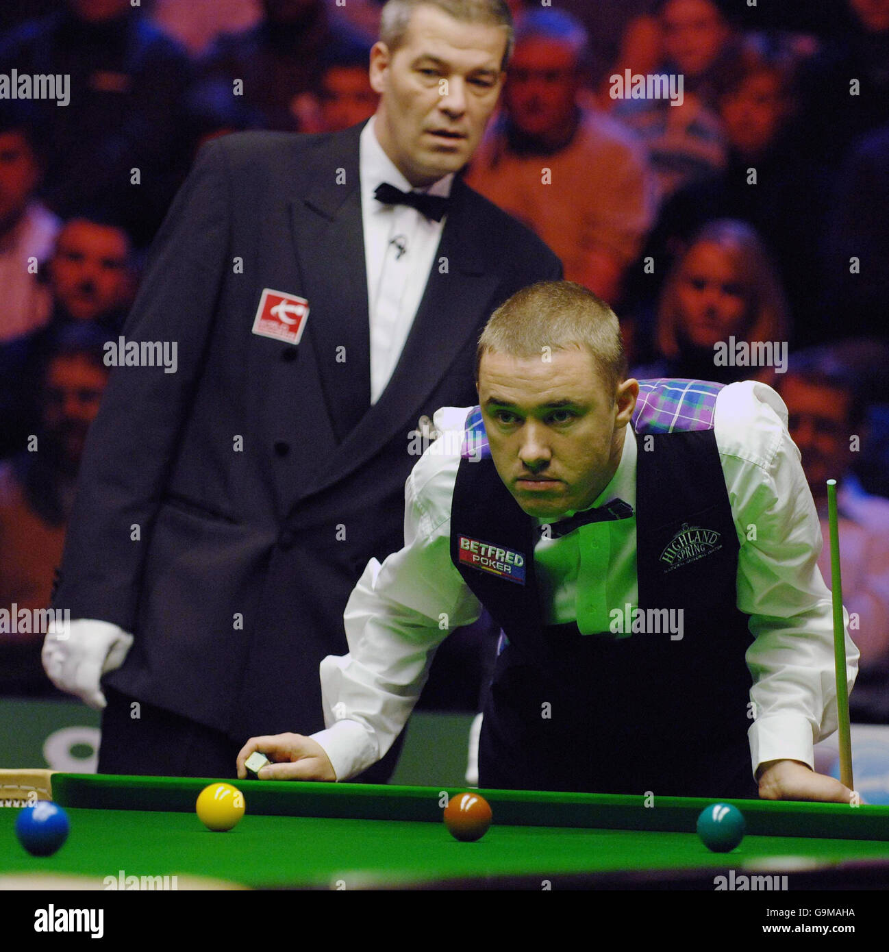 Scotland's Stephen Hendry and match referee Jan Verhaas study the table