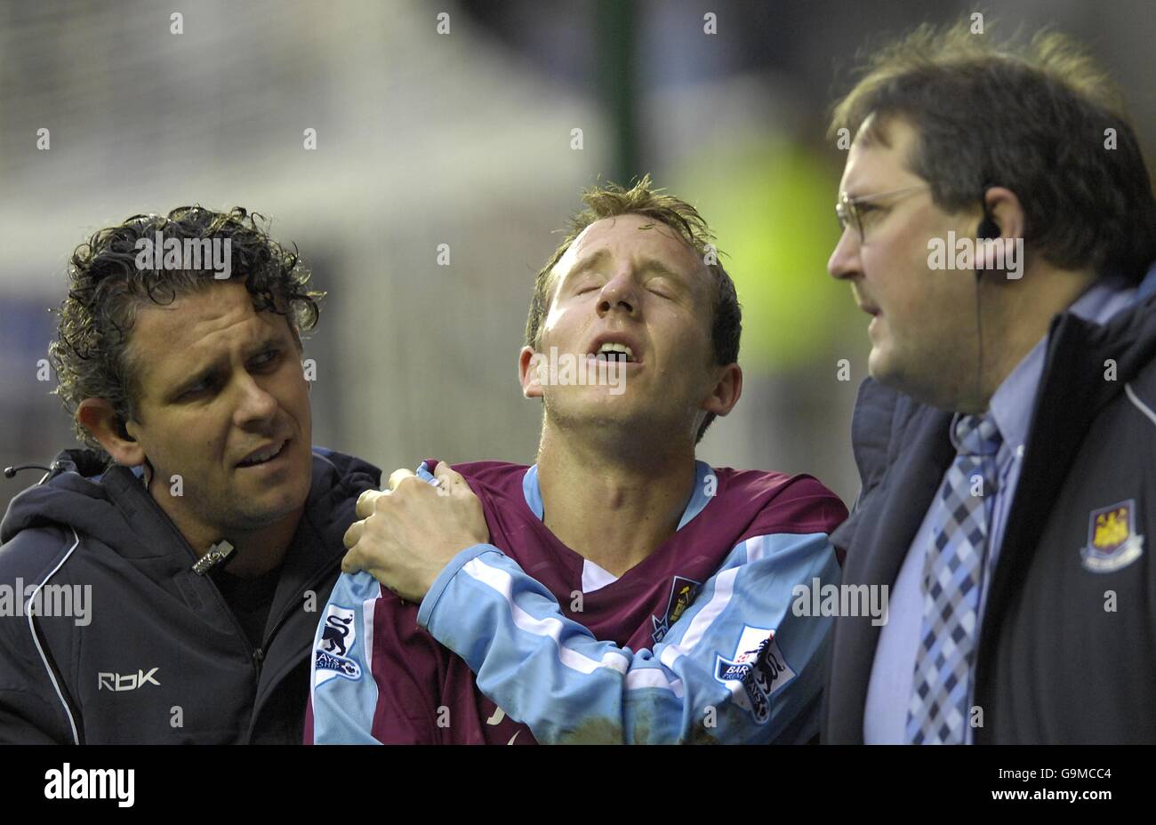 West Ham United's Lee Bowyer (c) is taken off after dislocating his shoulder Stock Photo