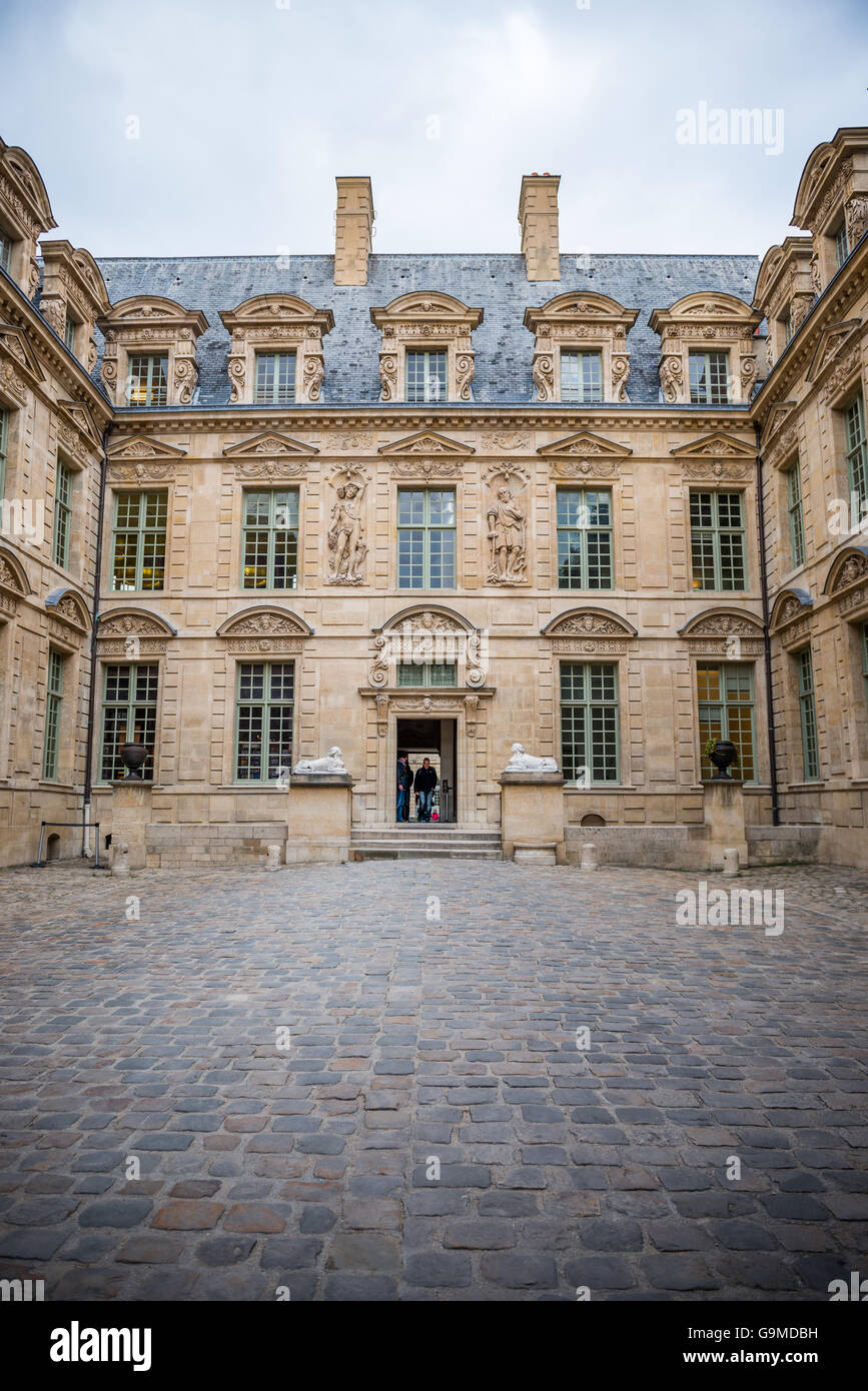 Hotel de sully paris france hi-res stock photography and images - Alamy