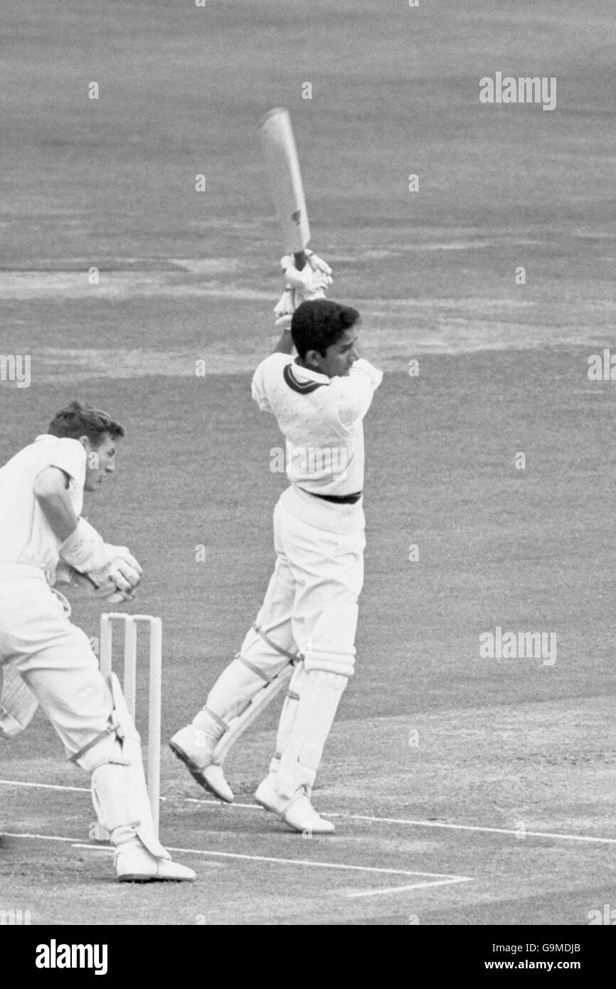 Cricket - The Wisden Trophy - Second Test - England v West Indies - Lord's - Second Day. West Indies' Deryck Murray (r) cuts the ball square, watched by England wicketkeeper Jim Parks (l) Stock Photo