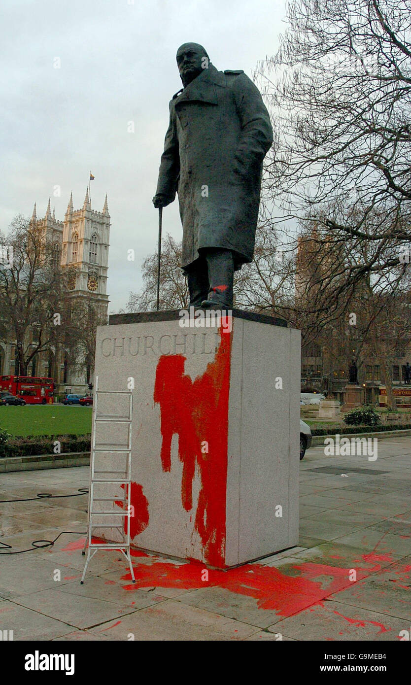 Churchill statue vandalised hires stock photography and images Alamy
