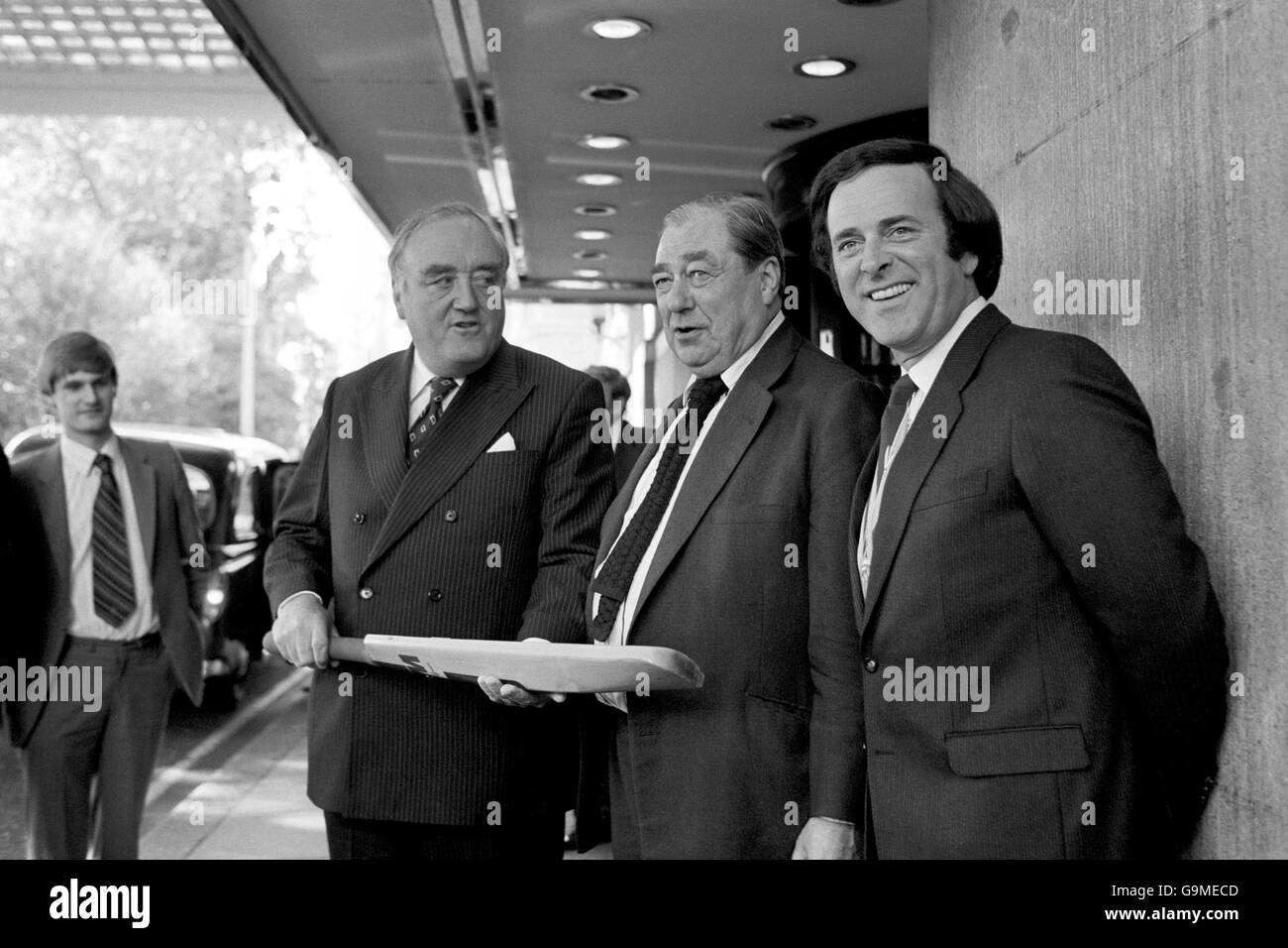 (L-R) Home Secretary Willie Whitelaw with two of the award winners, Sports Personality of the Year John Arlott and Radio Personality of the Year Terry Wogan Stock Photo