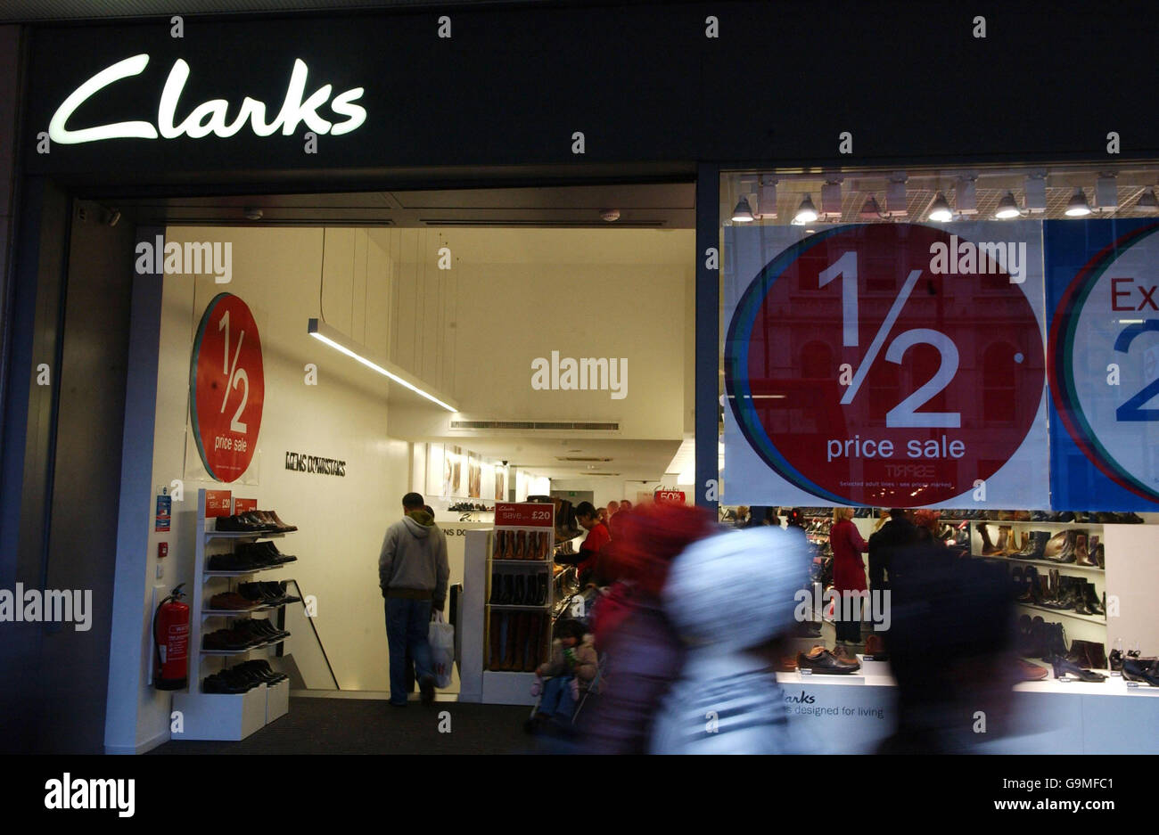 Clarks store on oxford street in london hi-res stock photography and images  - Alamy