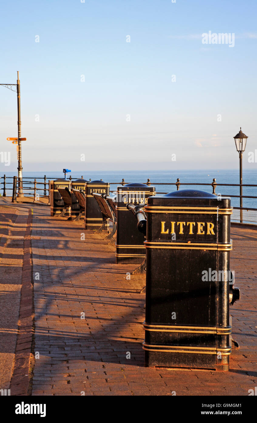 Litter bins hi-res stock photography and images - Alamy