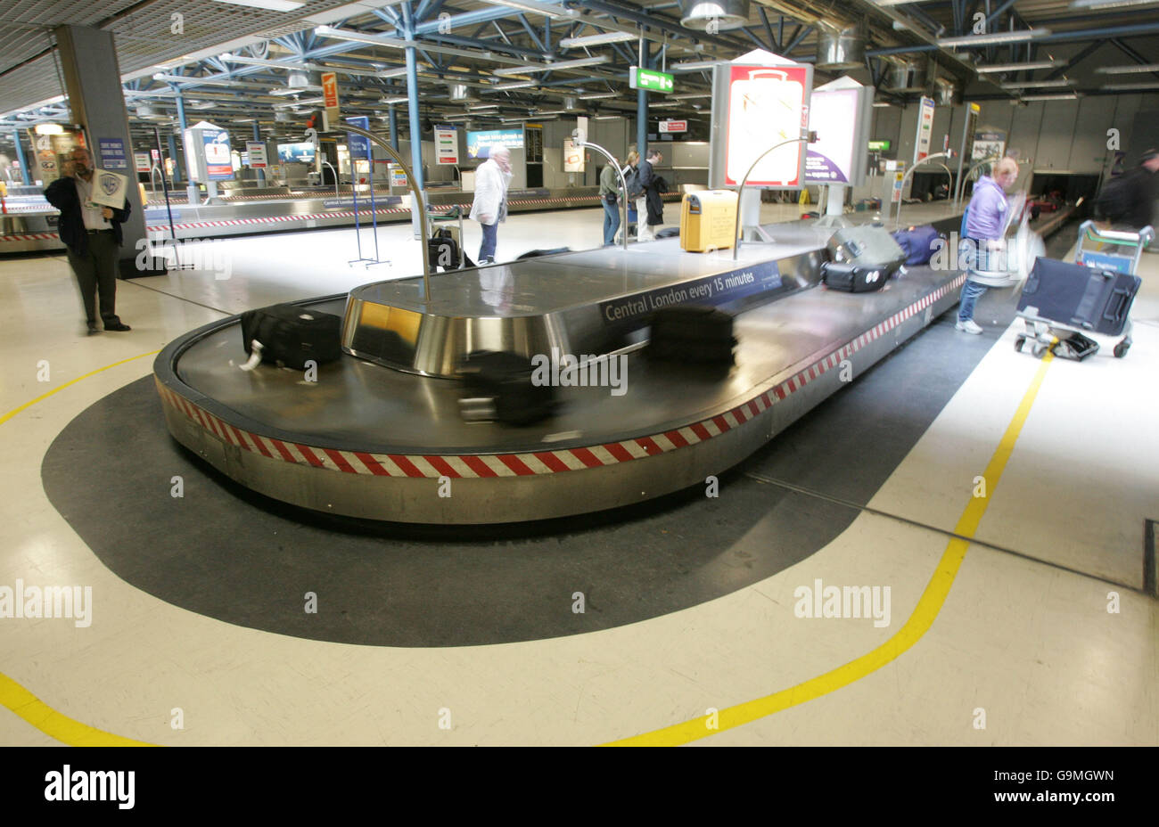The baggage reclaim area at Heathrow's Terminal 3 Stock Photo Alamy