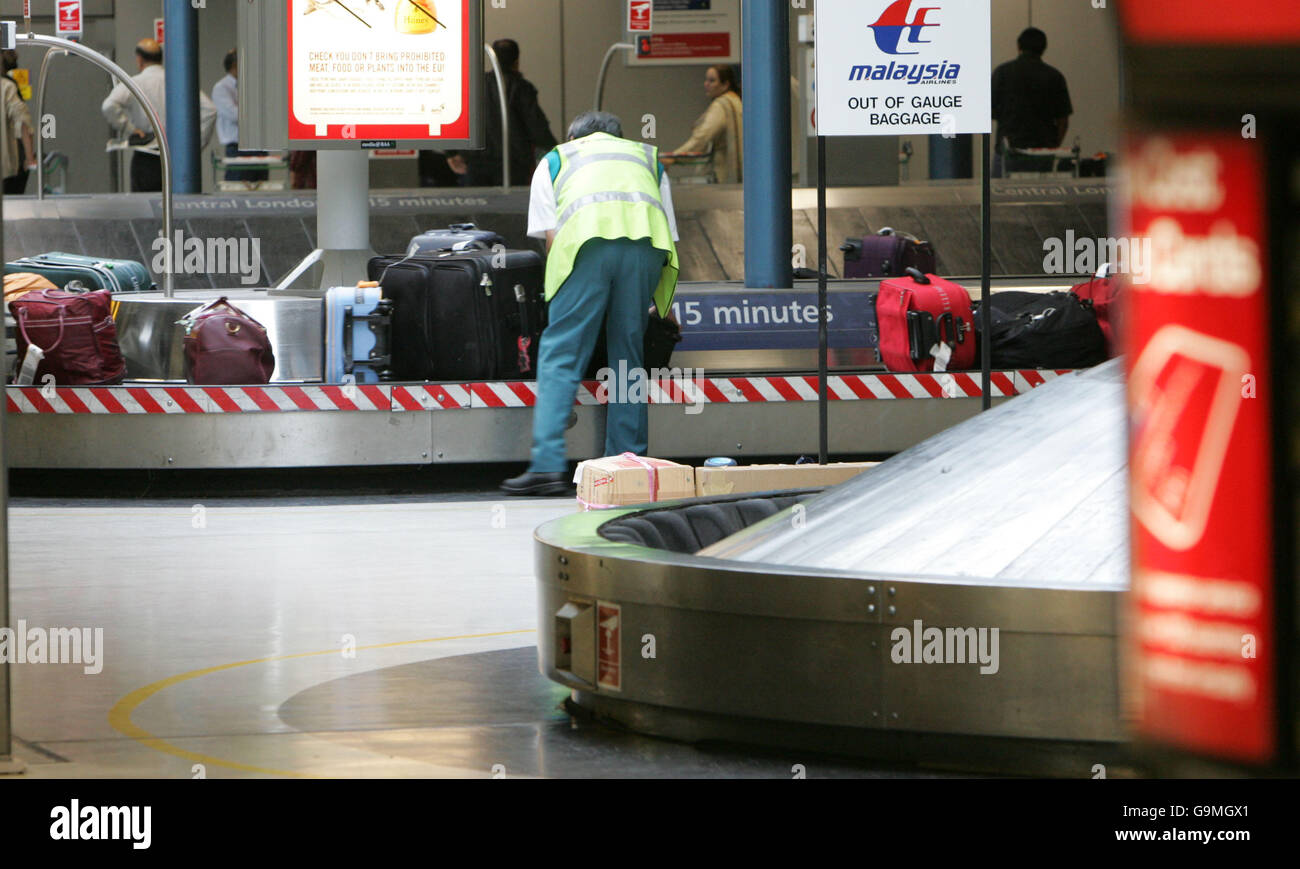 Heathrows terminal 3 baggage reclaim area hires stock photography and