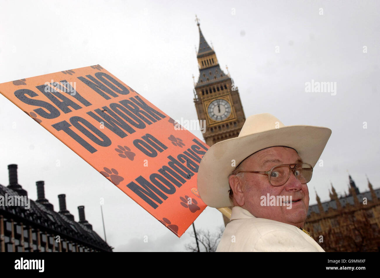 The leader of the Official Monster Raving Loony Party Alan 'Howling Laud' Hope launches, with help from Garfield the cat, a campaign for a ban on Mondays, in Parliament Square, London. Stock Photo