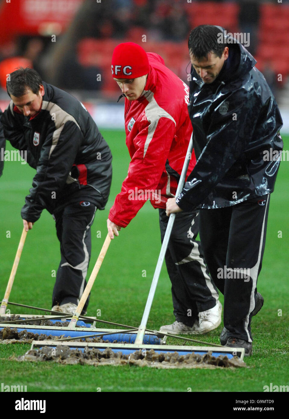 Southampton's ground staff try to get rid of water from the penalty area before the Coca-Cola Championship match at St Mary's Stadium, Southampton. Stock Photo