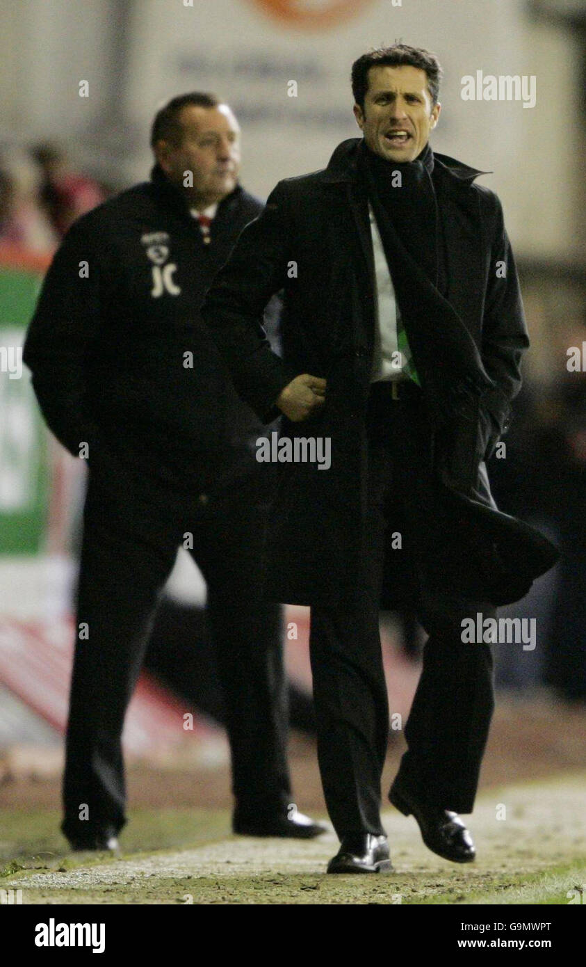 Hibernian manager John Collins and Aberdeen manager Jimmy Calderwood (left) during the Tennant's Scottish Cup third round match at Pittodrie Stadium, Aberdeen. Stock Photo