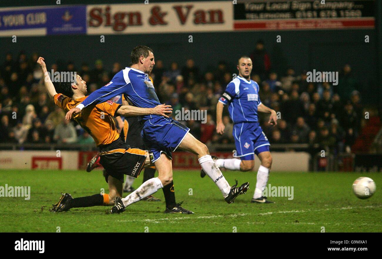 Soccer - FA Cup - Third Round Replay - Oldham Athletic v Wolverhampton Wanderers - Boundary Park. Oldham Athletic's Chris Porter (centre) scores a goal in the second half which was ruled as offside. Stock Photo