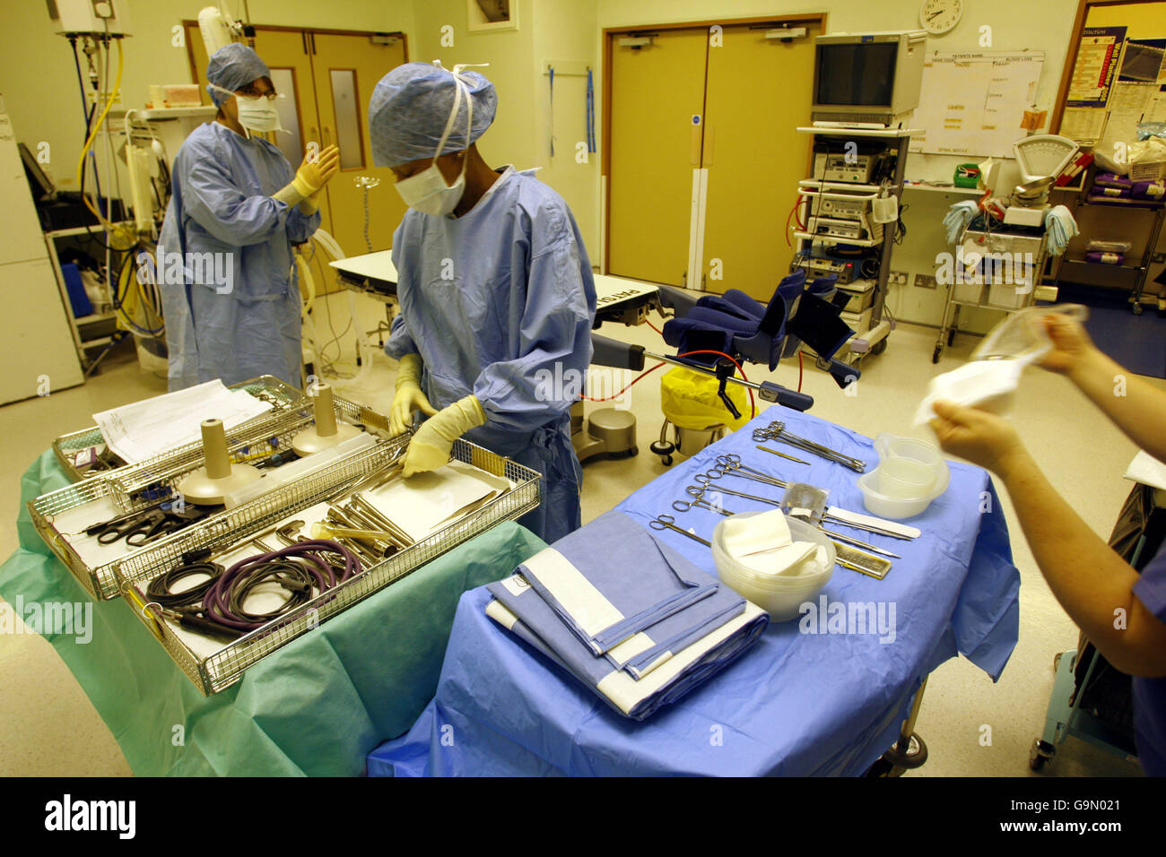 Operating Theatre staff prepare for a Laparoscopic Anterior Resection on a patient at the Royal Hampshire County Hospital in Winchester, Hampshire. Stock Photo
