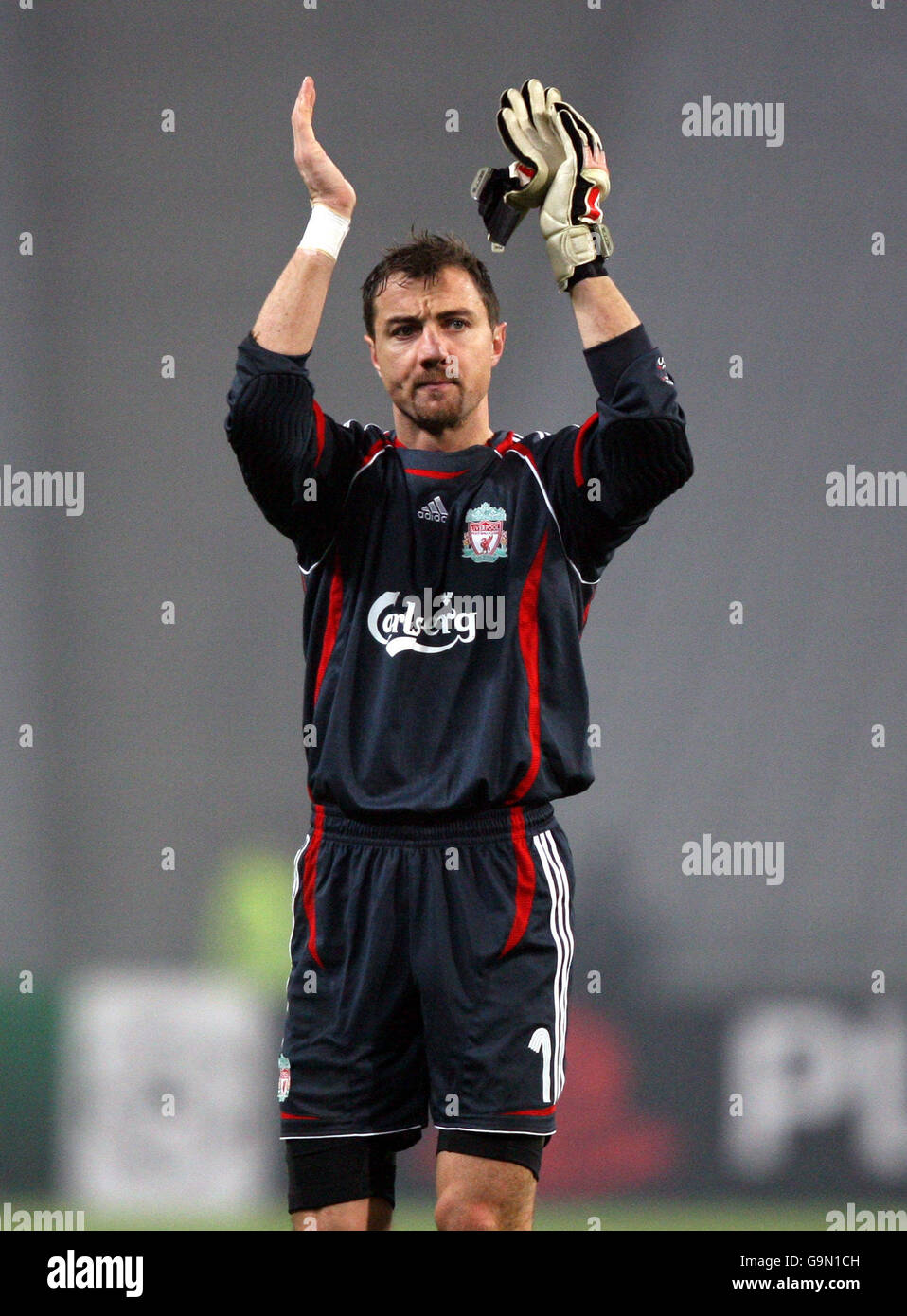 Soccer - UEFA Champions League - Group C - Galatasaray v Liverpool - Ataturk Olympic Stadium. Liverpool's goalkeeper Jerzy Dudek walks off dejected after defeat against Galatasaray Stock Photo