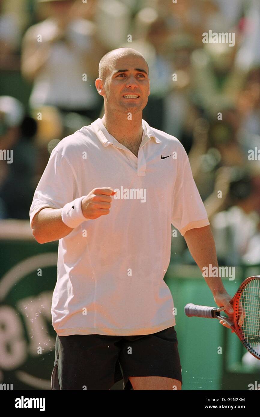 Andre Agassi celebrates defeating Franco Squillari, during the 4th round to  progress through to the quarter finals Stock Photo - Alamy