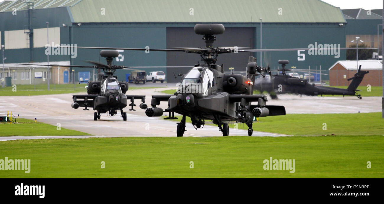 Airmen from the Army Air Corps hold a capability demonstration of the Apache Attack Helicopter at the School of Army Aviation, Middle Wallop, Hampshire. Stock Photo